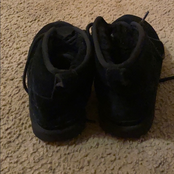 Occasionally worn Boys Ankle Uggs - Picture 2 of 5